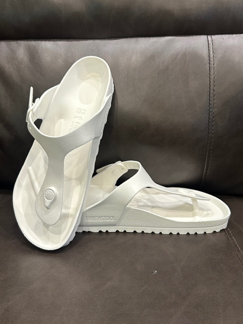 Brand New Birkenstock Gizeh sandals size 9